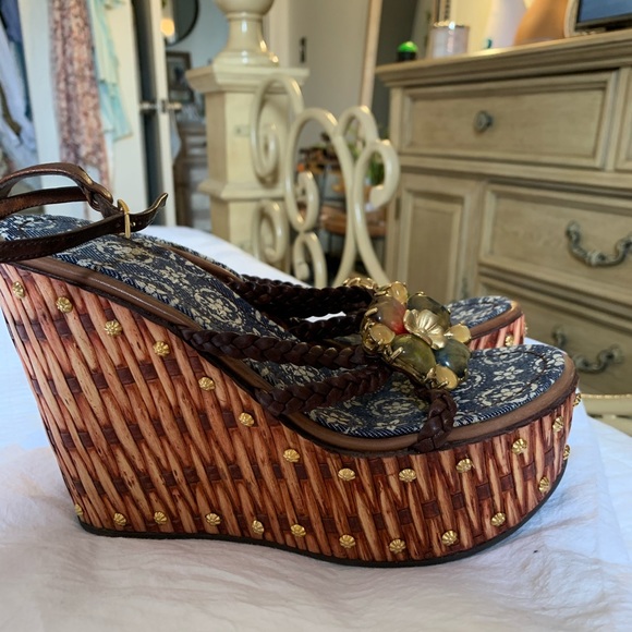 Pumps - Picture 3 of 8